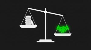 Balanza con monedas grises en un plato y un sello verde de confianza en el otro, que pesa más, sobre fondo oscuro